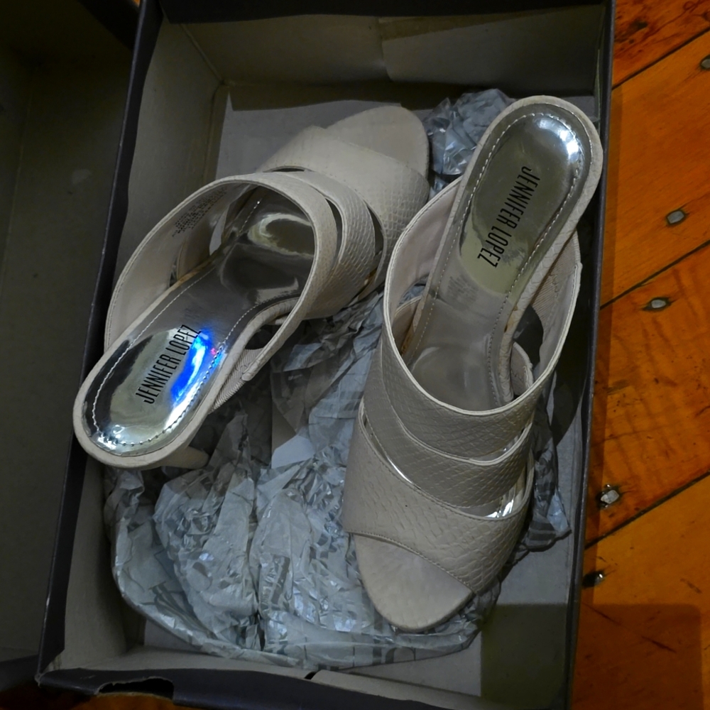 6.5 Jlo heels, beige comfortable and stylish